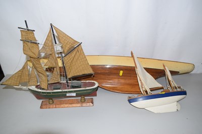 Lot 514 - Three model yachts
