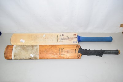 Lot 533 - A Nasa Hussain 1999 cricket bat with...