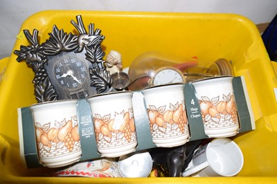 Lot 622 - Box of assorted household clearance