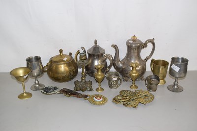 Lot 632 - Assorted brass and other metal wares