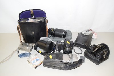 Lot 635 - Pair of binoculars and assorted cameras