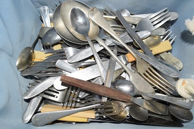 Lot 637 - Assorted flat ware