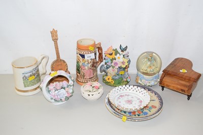 Lot 639 - Various ornaments