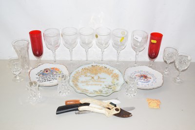 Lot 640 - Assorted glass ware