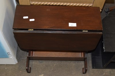 Lot 807 - A small drop leaf table
