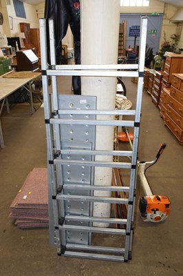 Lot 813 - A metal platform