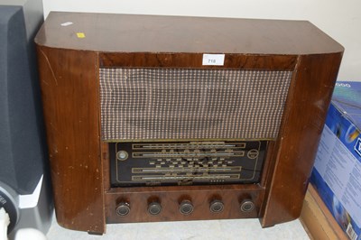 Lot 718 - A vintage Decker 66 radio