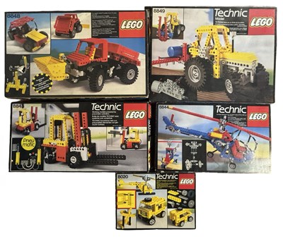 Lot 241 - Five boxed vintage lego Technic sets, to...