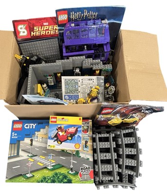 Lot 242 - A mixed lot of contemporary Lego, to include...