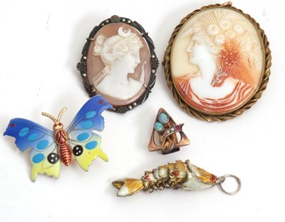 Lot 221 - A mixed lot: too include an opal, red stone...