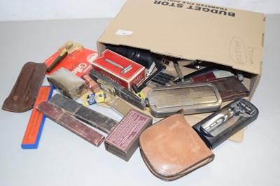 Lot 81 - Collection of vintage razors