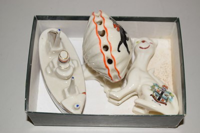 Lot 90 - Box of various crested china wares