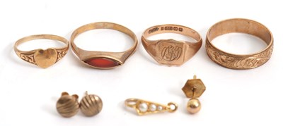 Lot 181 - A mixed lot of gold jewellery: to include a...