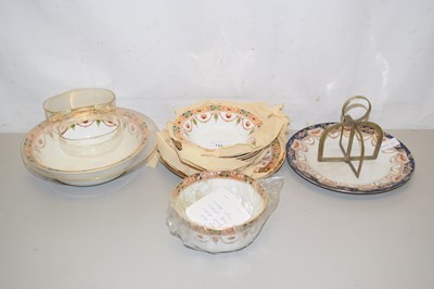 Lot 154 - A quantity of early 20th Century gilt rimmed...