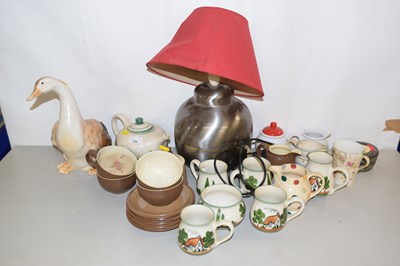 Lot 176 - Mixed Lot: Table lamp, various tea wares,...