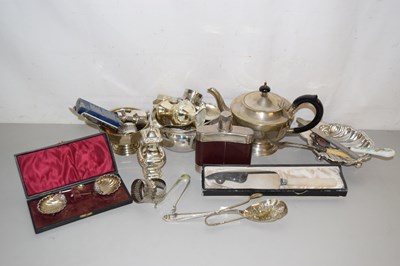 Lot 185 - Mixed Lot: Various silver plated wares to...