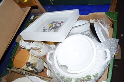 Lot 569 - Box containing a quantity of various ceramics...