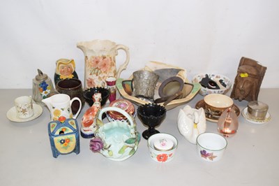 Lot 204 - A group of various mixed items to include tea...