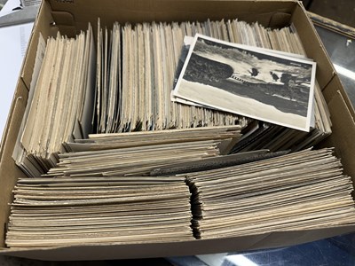Lot 116 - Box of mixed postcards to include a good range...