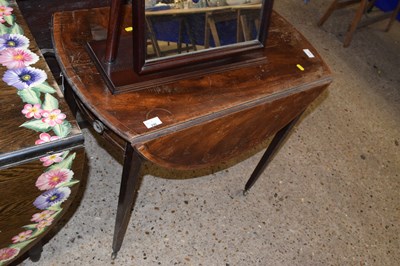 Lot 296 - A Georgian mahogany drop leaf Pembroke table
