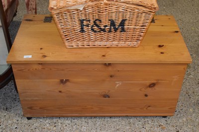 Lot 333 - A pine blanket box