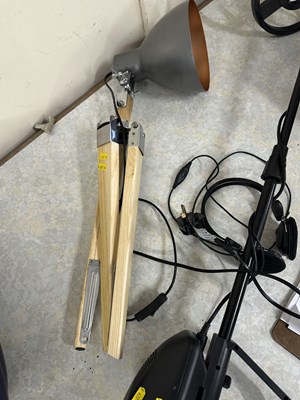 Lot 652 - Tripod lamp