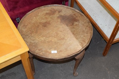 Lot 731 - Round coffee table