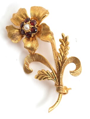Lot 105 - A 9ct garnet and split pearl brooch, the...