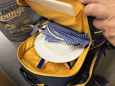 Lot 625A - Picnic canteen