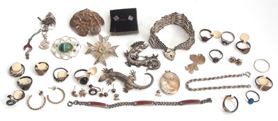 Lot 227 - A mixed lot of silver and white metal...