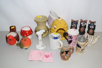 Lot 14 - Mixed Lot: Various ornaments, mugs etc