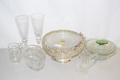 Lot 15 - Mixed Lot: Various glass vases, bowls etc