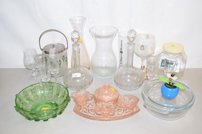 Lot 19 - Range of various glass wares to include...
