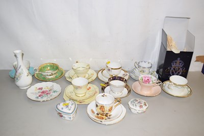 Lot 25 - A group of various tea wares to include...