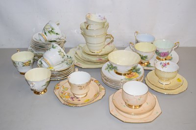 Lot 26 - Paragon tea wares in various different patterns