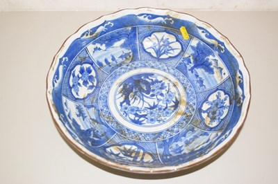 Lot 52 - A Japanese blue and white bowl