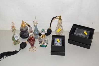 Lot 64 - A group of various modern scent bottles...