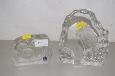 Lot 116 - Two clear glass plaques decorated with birds