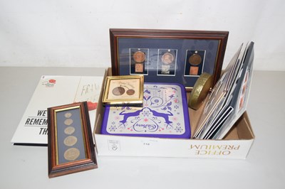 Lot 118 - A box of various British coins to include...