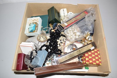 Lot 125 - A box of various costume jewellery