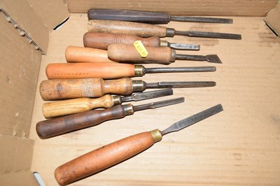 Lot 127 - Box of chisels