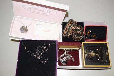 Lot 151 - Box of costume jewellery