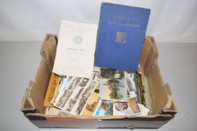Lot 175 - A box of various postcards