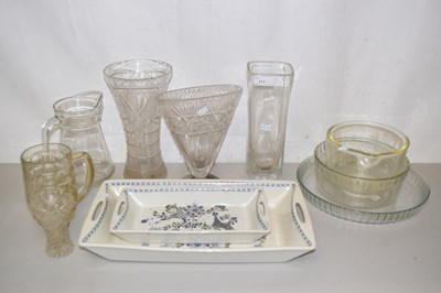 Lot 177 - Mixed Lot: Various glass vases, porcelain...