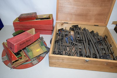 Lot 184 - Mixed Lot: 0 gauge model railway items to...