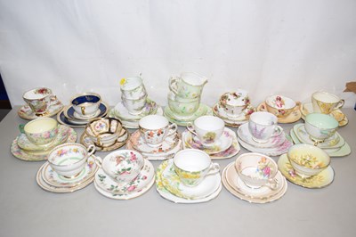 Lot 188 - A collection of various tea cups and saucers...