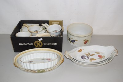 Lot 193 - Mixed Lot: Royal Worcester Evesham dinner wares