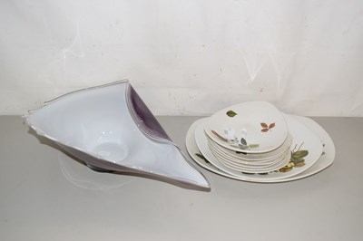 Lot 222 - Glass shell formed dish and a quantity of Mid...