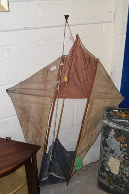 Lot 282 - A vintage French military box kite
