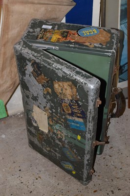 Lot 283 - A vintage metal suitcase